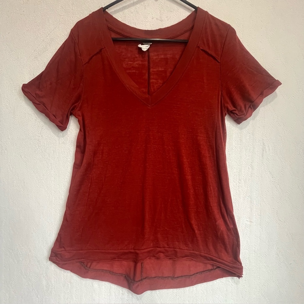 We The Free Basic Burgundy T Shirt Sz Small Frayed Edges Raw Hems V-Neck Burnout